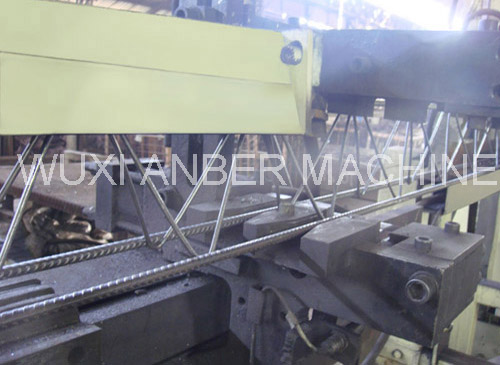 Truss girder welding machine