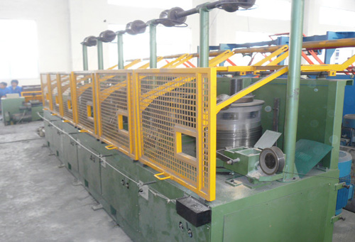 Pulley type wire drawing machine